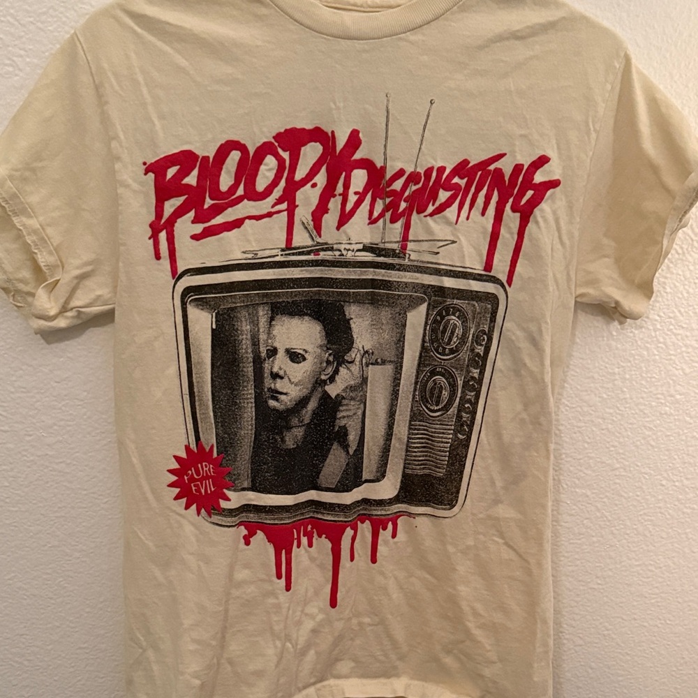 Ripple Junction Cream Horror Graphic Tee Medium